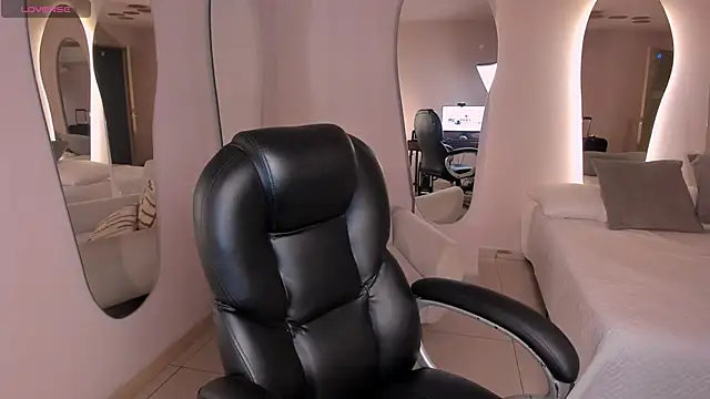 SavannahStorm online show from April 23, 2026, 7:37 pm