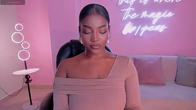 SavannahStorm online show from April 19, 2026, 12:06 pm