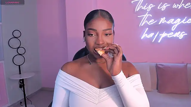 SavannahStorm online show from April 18, 2026, 12:29 pm