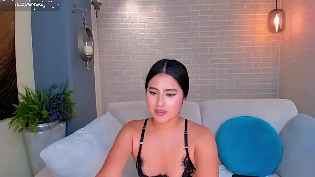 IsabellaHill  online show from December 20, 2024, 10:54 pm