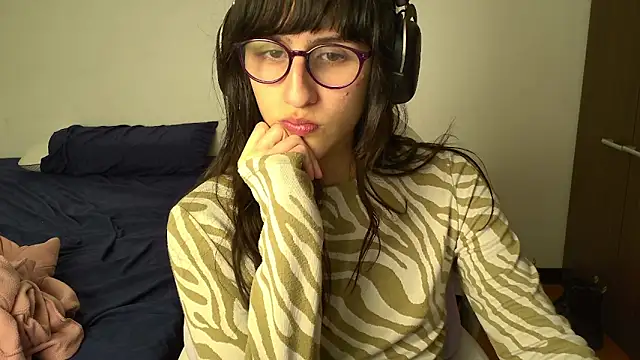 Snapshot of Alice_love29 chatting on January 6, 2025, 4:15 am Alice love29 online show from January 6, 2025, 4:15 am