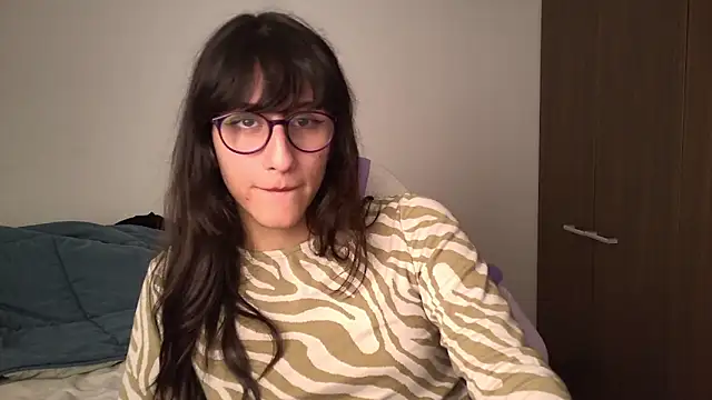 Snapshot of Alice_love29 chatting on December 11, 2024, 12:12 pm Alice love29 online show from December 11, 2024, 12:12 pm