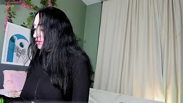 Margaret Clark  online show from April 18, 2026, 7:07 pm