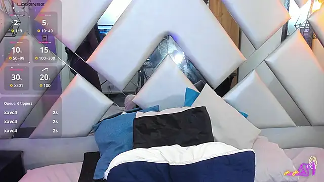 Nahomi-Hill online show from February 21, 2025, 1:11 am