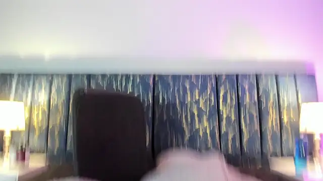 Sophia Lemos online show from November 5, 2025, 1:36 pm