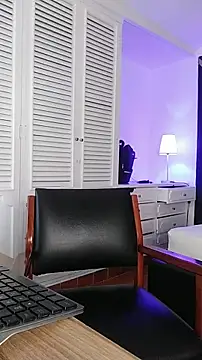 Adel Nesbiit online show from December 4, 2025, 7:46 pm