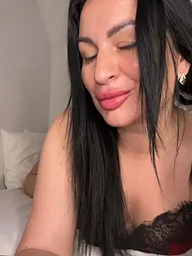 Helena7077 online show from May 17, 2026, 12:10 am