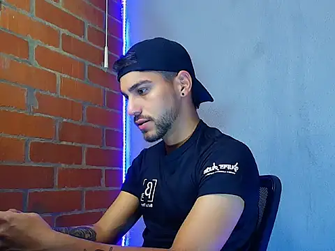 Snapshot of Leandro_valenzuela chatting on October 24, 2025, 10:20 pm Leandro valenzuela online show from October 24, 2025, 10:20 pm