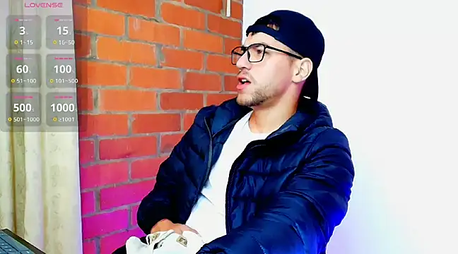 Snapshot of Leandro_valenzuela chatting on March 21, 2025, 2:18 pm Leandro valenzuela online show from March 21, 2025, 2:18 pm