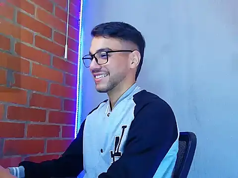 Snapshot of Leandro_valenzuela chatting on October 13, 2025, 3:13 pm Leandro valenzuela online show from October 13, 2025, 3:13 pm