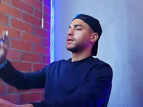 Snapshot of Leandro_valenzuela chatting on November 6, 2025, 2:54 pm Leandro valenzuela online show from November 6, 2025, 2:54 pm