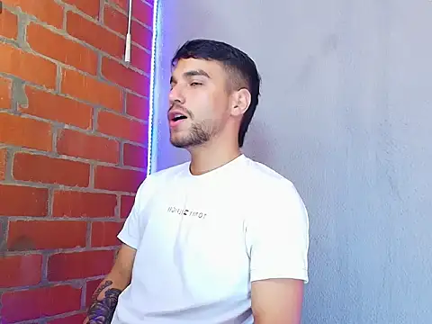 Snapshot of Leandro_valenzuela chatting on October 1, 2025, 5:50 pm Leandro valenzuela online show from October 1, 2025, 5:50 pm