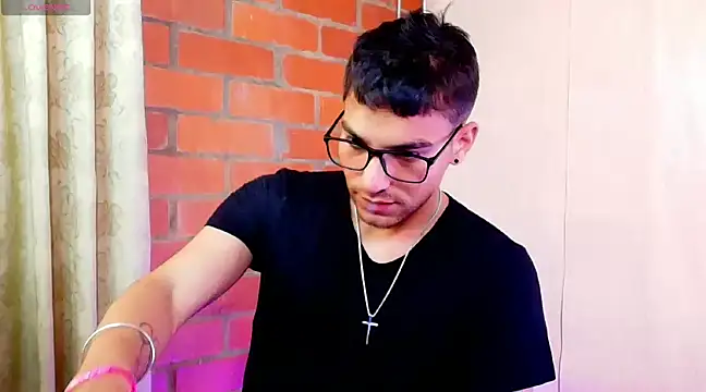 Snapshot of Leandro_valenzuela chatting on March 14, 2025, 9:00 pm Leandro valenzuela online show from March 14, 2025, 9:00 pm