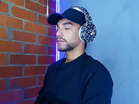 Snapshot of Leandro_valenzuela chatting on September 15, 2025, 9:32 am Leandro valenzuela online show from September 15, 2025, 9:32 am