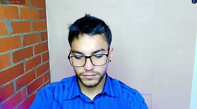 Snapshot of Leandro_valenzuela chatting on March 13, 2025, 3:44 am Leandro valenzuela online show from March 13, 2025, 3:44 am