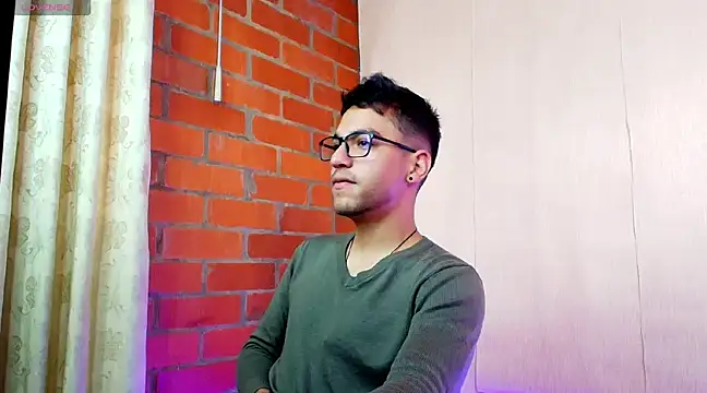 Snapshot of Leandro_valenzuela chatting on March 13, 2025, 3:39 pm Leandro valenzuela online show from March 13, 2025, 3:39 pm