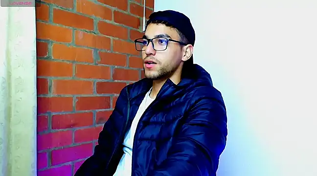 Snapshot of Leandro_valenzuela chatting on March 21, 2025, 11:12 am Leandro valenzuela online show from March 21, 2025, 11:12 am