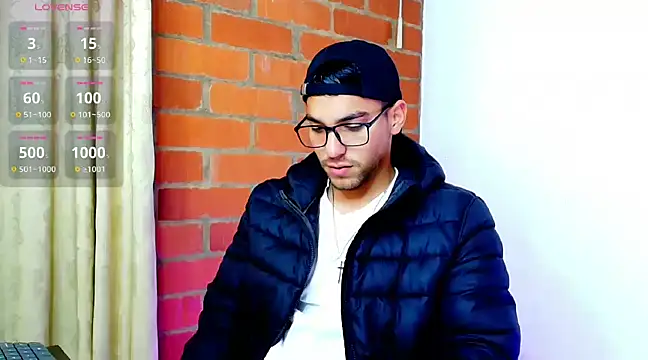 Snapshot of Leandro_valenzuela chatting on March 22, 2025, 3:42 pm Leandro valenzuela online show from March 22, 2025, 3:42 pm