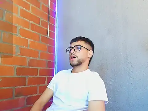 Snapshot of Leandro_valenzuela chatting on September 11, 2025, 8:53 pm Leandro valenzuela online show from September 11, 2025, 8:53 pm