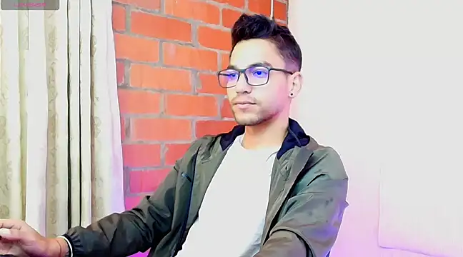 Snapshot of Leandro_valenzuela chatting on March 17, 2025, 6:11 pm Leandro valenzuela online show from March 17, 2025, 6:11 pm