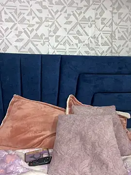 ElaaPerez online show from November 14, 2025, 11:58 am