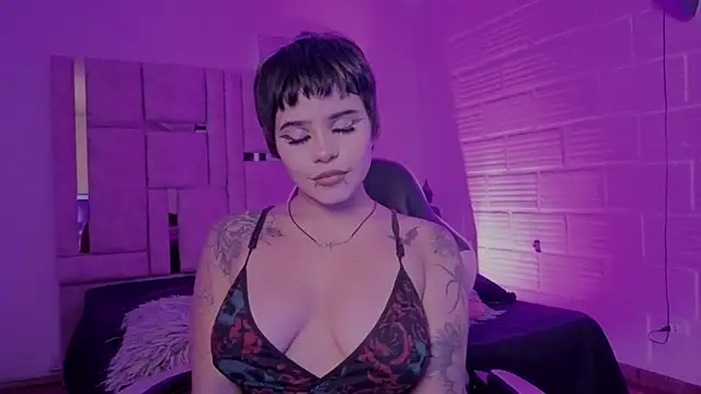 Snapshot of BonnieAnderson_ chatting on June 10, 2026, 8:43 pm BonnieAnderson online show from June 10, 2026, 8:43 pm