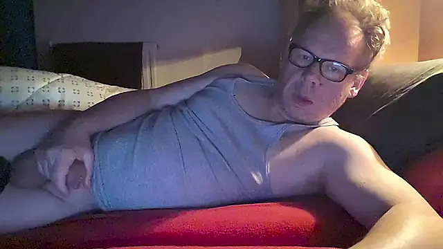 Snapshot of kinkyslet8 chatting on December 22, 2025, 8:14 am kinkyslet8 online show from December 22, 2025, 8:14 am