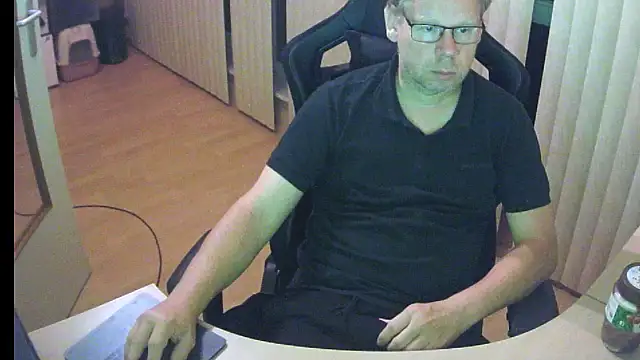 kinkyslet8 online show from September 18, 2025, 8:23 pm