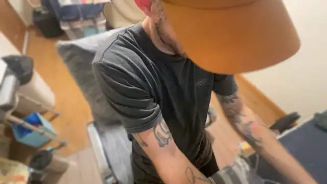 Snapshot of RuffClvb chatting on February 19, 2025, 11:06 am RuffClvb online show from February 19, 2025, 11:06 am