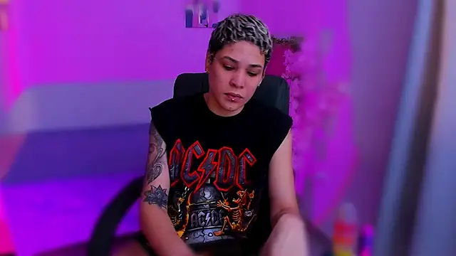 Snapshot of Charlee_pink chatting on November 22, 2025, 5:56 pm Charlee pink online show from November 22, 2025, 5:56 pm