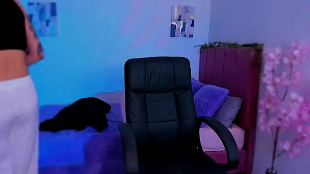 Snapshot of Charlee_pink chatting on December 5, 2025, 1:49 am Charlee pink online show from December 5, 2025, 1:49 am