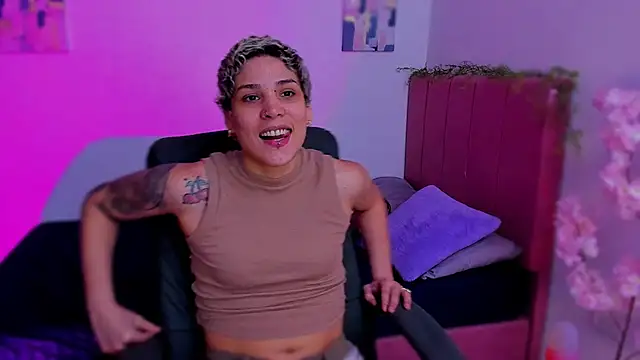 Snapshot of Charlee_pink chatting on December 3, 2025, 3:51 am Charlee pink online show from December 3, 2025, 3:51 am