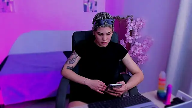 Snapshot of Charlee_pink chatting on November 28, 2025, 4:51 pm Charlee pink online show from November 28, 2025, 4:51 pm