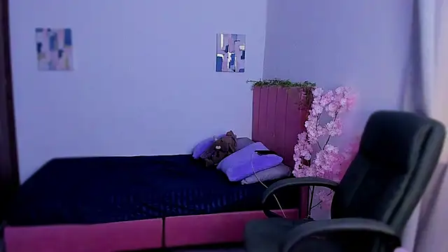 Snapshot of Charlee_pink chatting on December 2, 2025, 3:47 pm Charlee pink online show from December 2, 2025, 3:47 pm