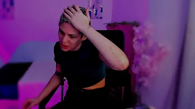 Snapshot of Charlee_pink chatting on November 15, 2025, 7:29 pm Charlee pink online show from November 15, 2025, 7:29 pm