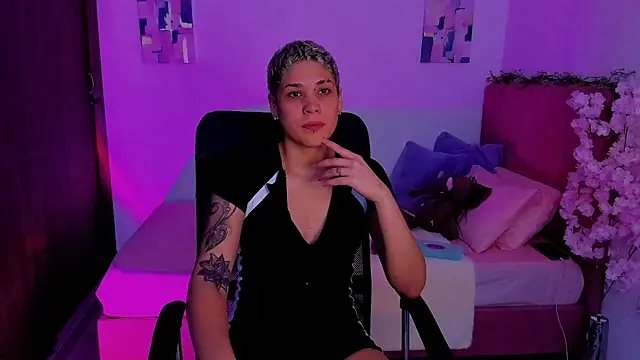 Snapshot of Charlee_pink chatting on October 27, 2025, 8:32 pm Charlee pink online show from October 27, 2025, 8:32 pm