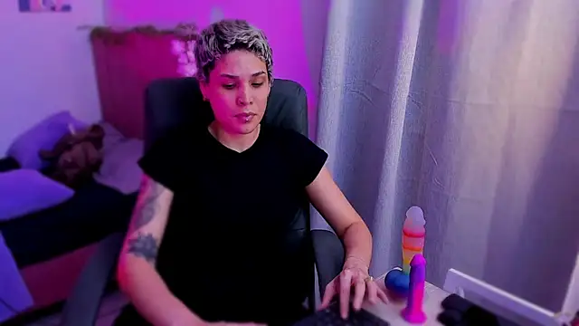 Snapshot of Charlee_pink chatting on November 29, 2025, 4:56 am Charlee pink online show from November 29, 2025, 4:56 am