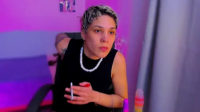 Snapshot of Charlee_pink chatting on November 22, 2025, 4:44 am Charlee pink online show from November 22, 2025, 4:44 am