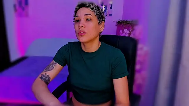 Snapshot of Charlee_pink chatting on November 24, 2025, 8:20 pm Charlee pink online show from November 24, 2025, 8:20 pm