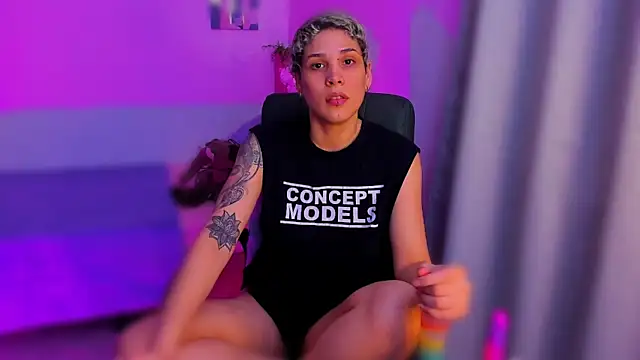 Snapshot of Charlee_pink chatting on November 23, 2025, 6:01 am Charlee pink online show from November 23, 2025, 6:01 am