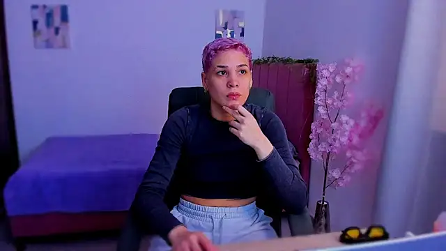 Snapshot of Charlee_pink chatting on December 5, 2025, 6:17 pm Charlee pink online show from December 5, 2025, 6:17 pm