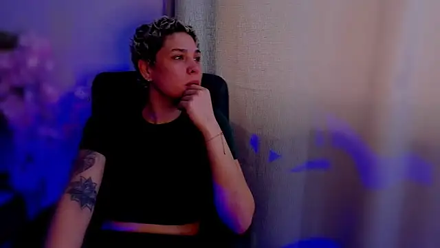 Snapshot of Charlee_pink chatting on November 16, 2025, 6:01 pm Charlee pink online show from November 16, 2025, 6:01 pm