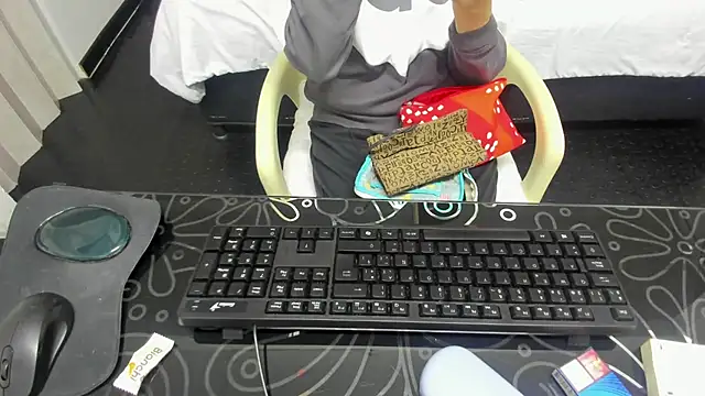 Snapshot of Abrillee1 chatting on March 1, 2025, 7:26 pm Abrillee1 online show from March 1, 2025, 7:26 pm