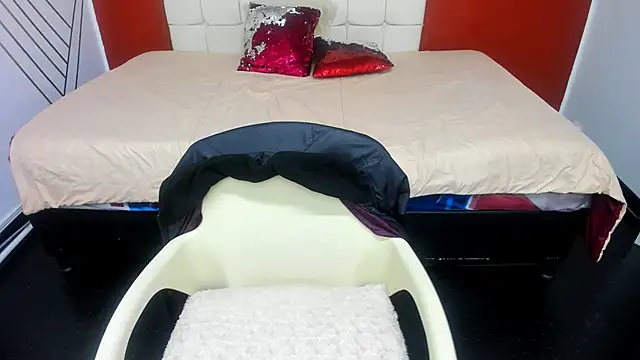 Snapshot of Abrillee1 chatting on February 18, 2025, 7:41 pm Abrillee1 online show from February 18, 2025, 7:41 pm