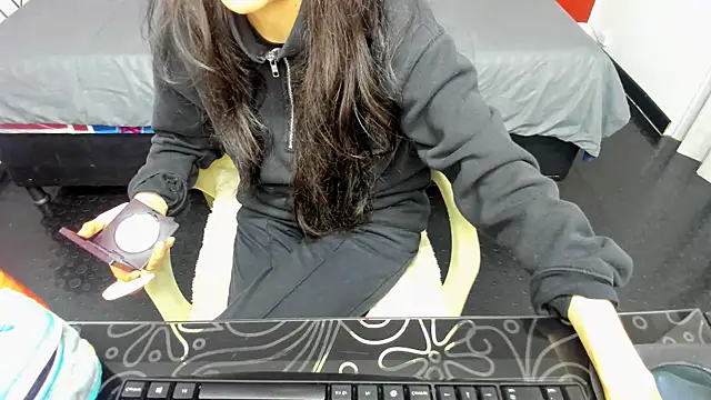 Snapshot of Abrillee1 chatting on February 10, 2025, 7:38 pm Abrillee1 online show from February 10, 2025, 7:38 pm