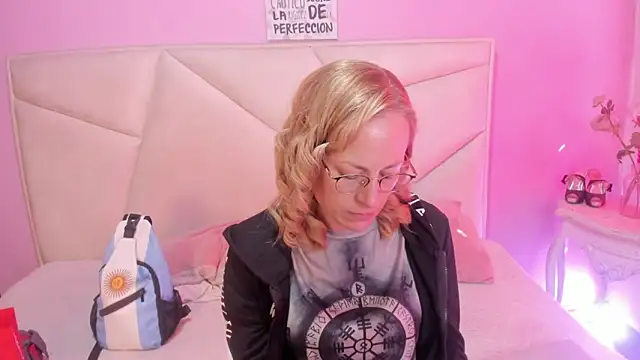 Snapshot of SammySanders chatting on September 22, 2025, 1:17 pm SammySanders online show from September 22, 2025, 1:17 pm