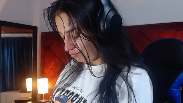 Julietacollins06 online show from March 19, 2026, 1:44 pm