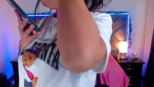 Julietacollins06 online show from December 17, 2025, 2:00 pm