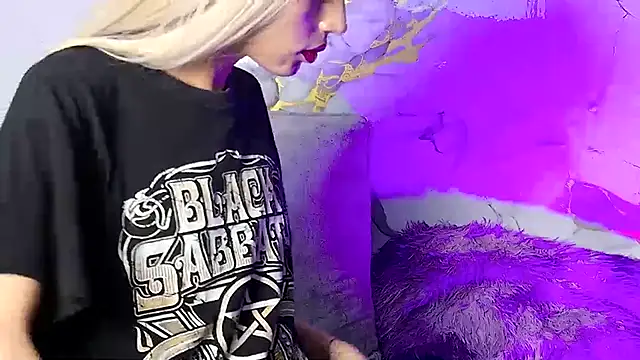 BrianaSchafer online show from March 25, 2026, 7:13 pm