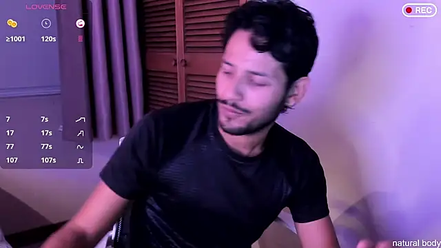 Nicholasrodrii online show from October 26, 2025, 11:16 pm